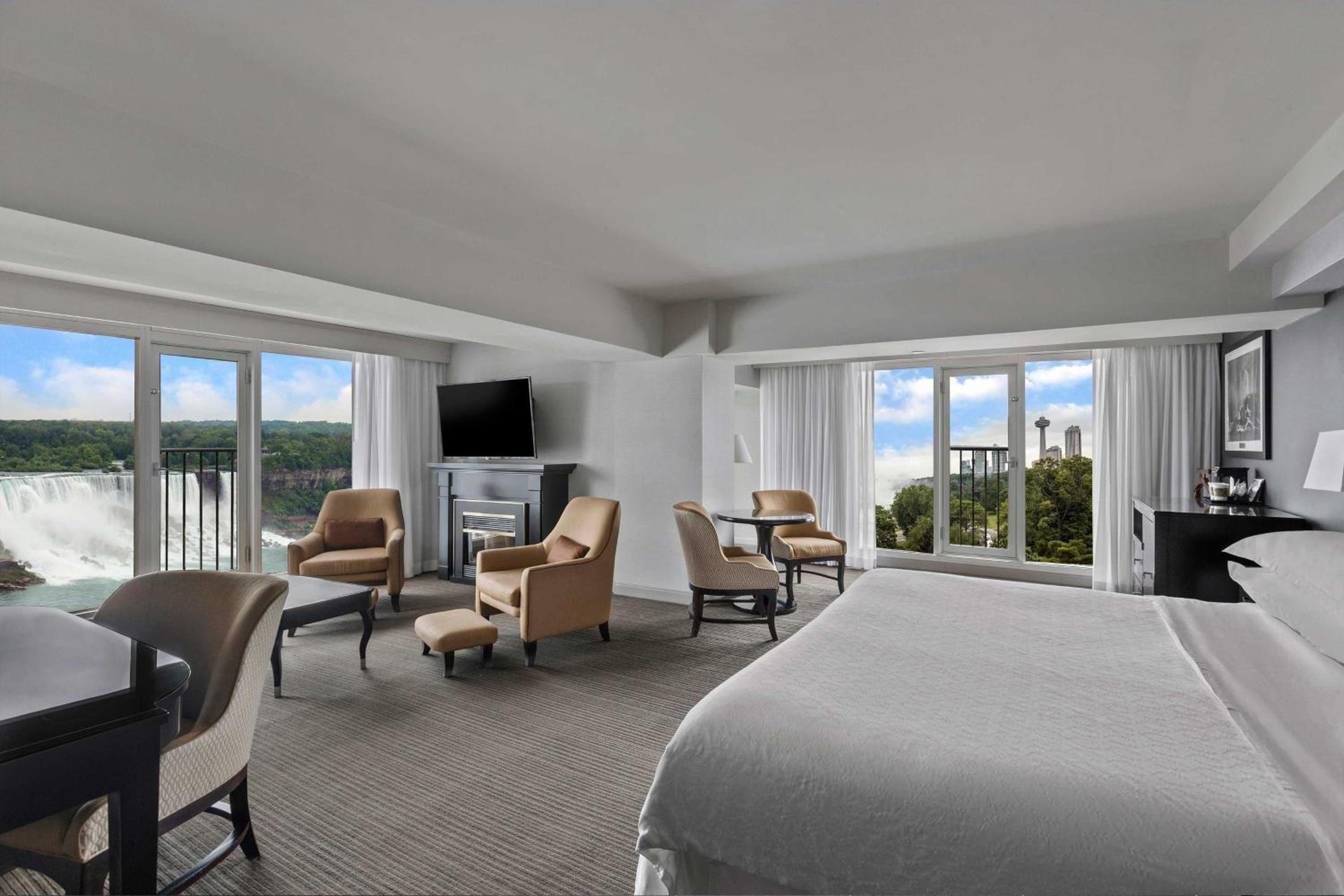 Suite, Us Falls View, Corner