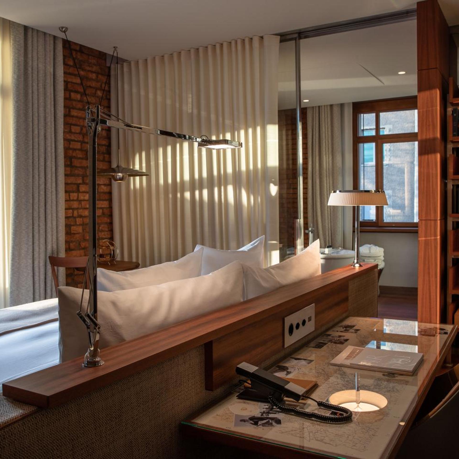 غرفة بريميير بسرير مزدوج بشرفة، La Reserve Eden au Lac Zurich 4/4