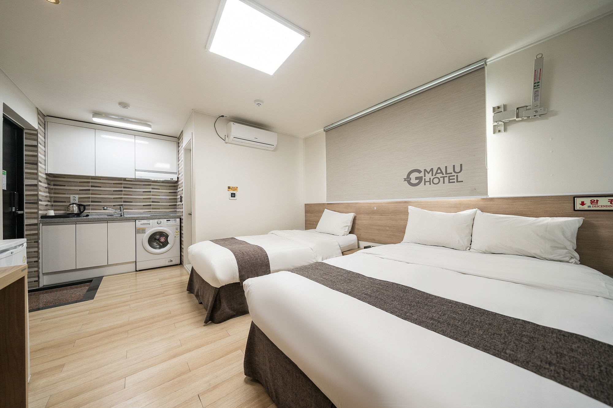 EXCLUSIVE, TWIN BEDS, CITY VIEW