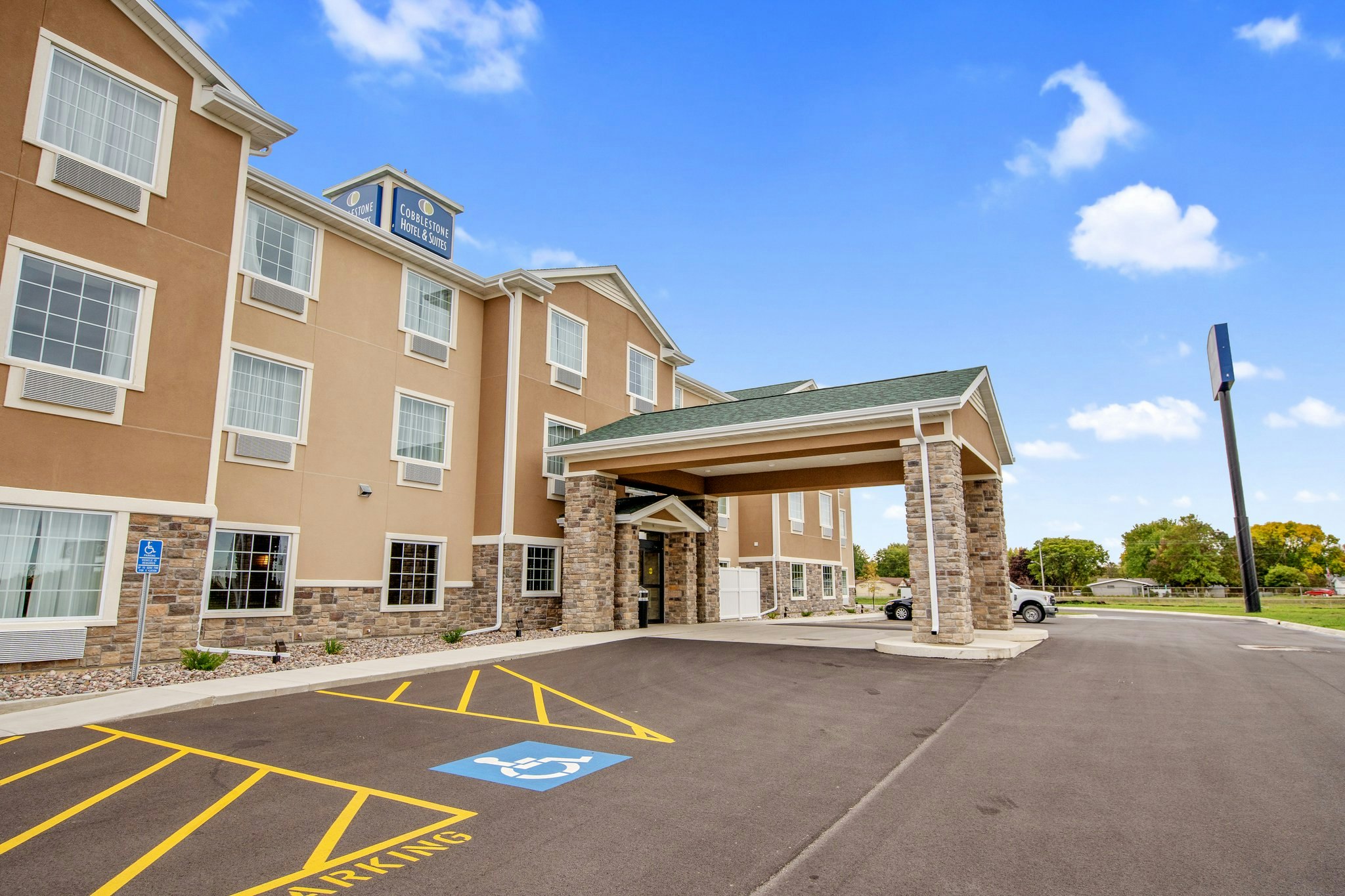Cobblestone Hotel & Suites - Austin 40/50