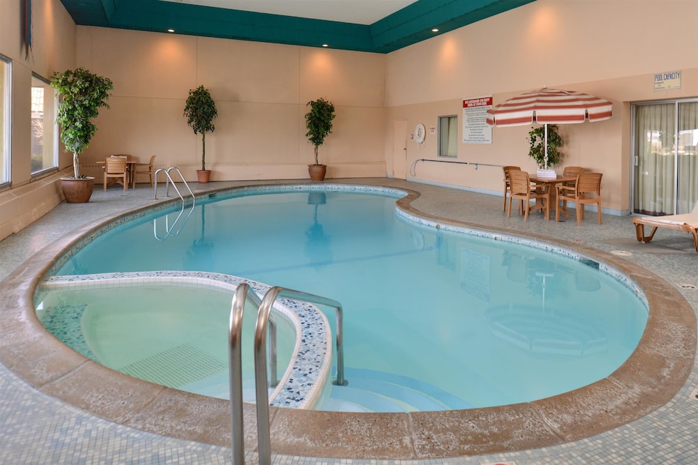 Americas Best Value Inn and Suites St Cloud 4/26