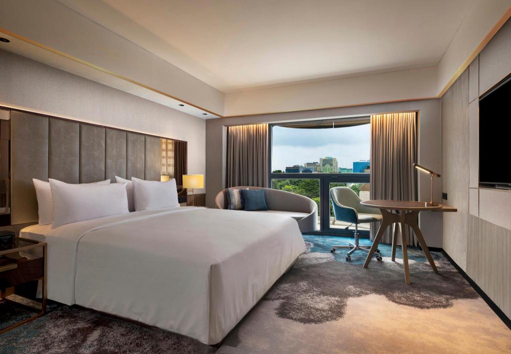 Guest Room, Executive, King Bed, City View, Club Floor