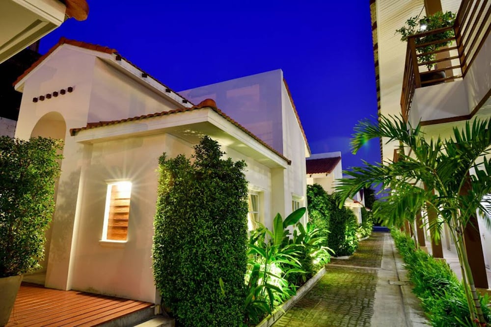 Talay Hotel & Villa 4/50