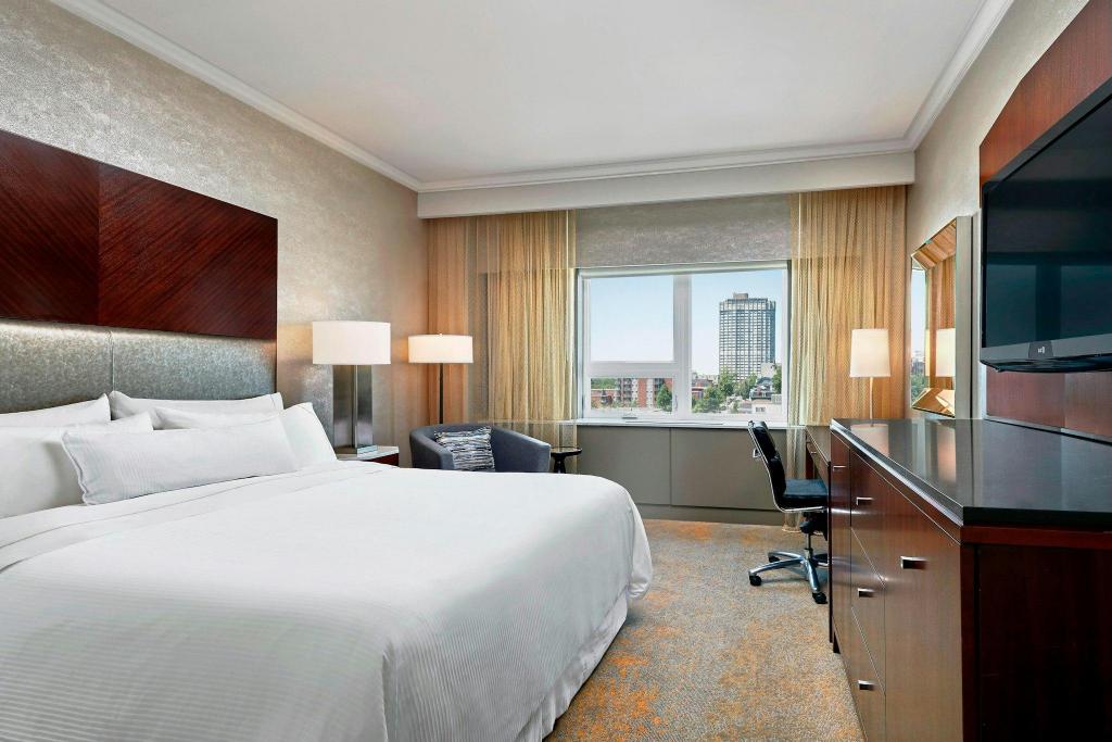 Guest Room, Petite, Queen Bed, Small