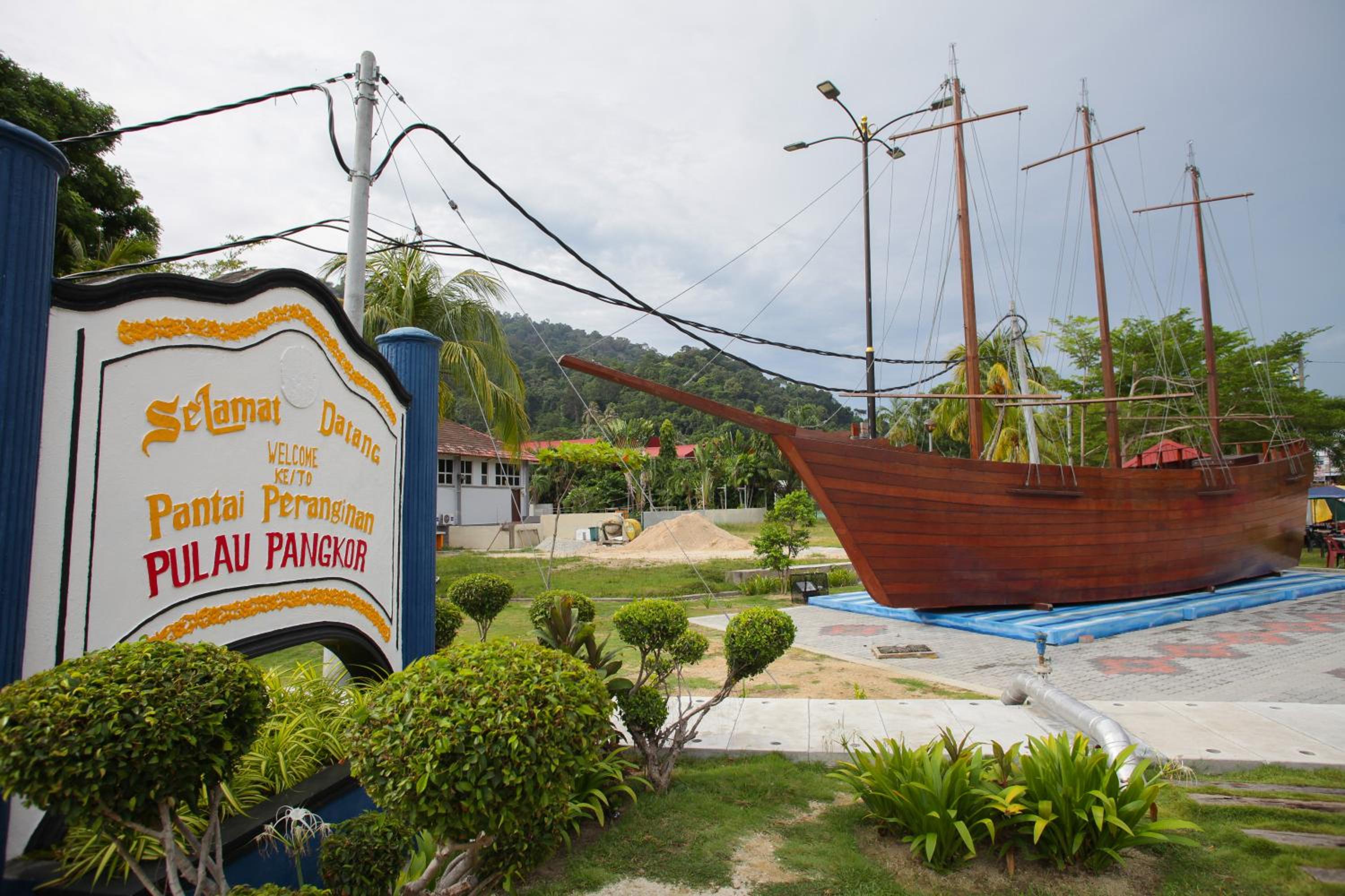 Anjungan Beach Resort 8/44