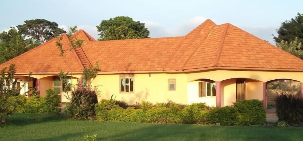 Peniel Beach Hotel 35/37