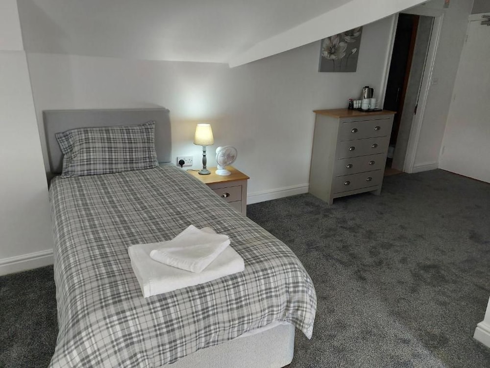 Ambrose Hotel 49/50