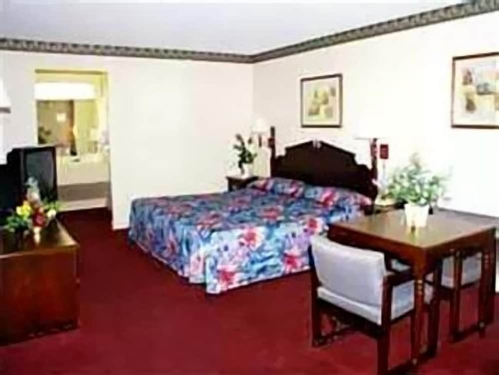 Ramada by Wyndham Lumberton NC North 52/60
