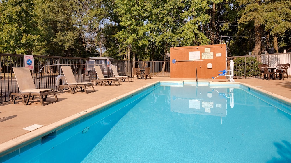 Best Western Plus Richmond Airport Hotel 2/30