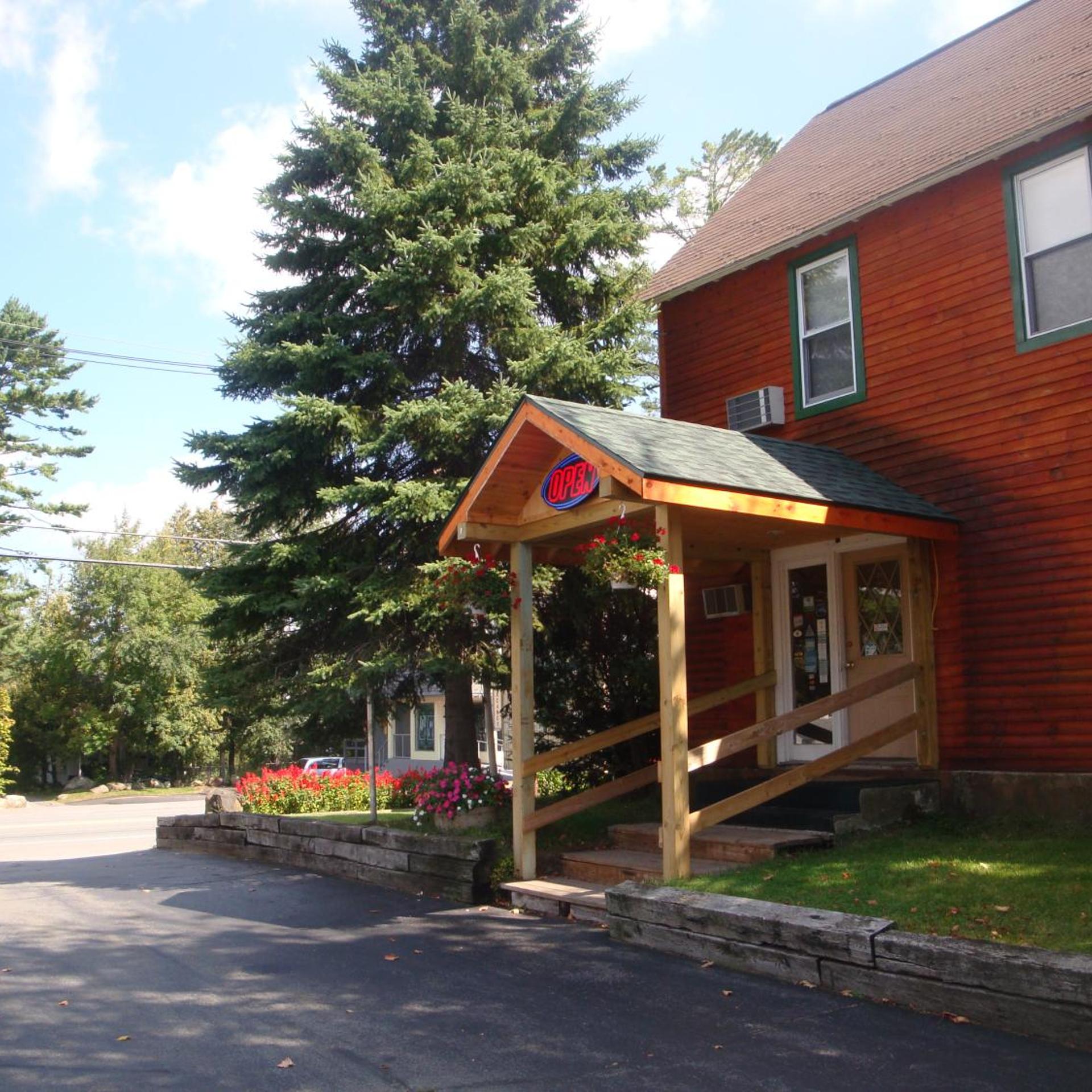Maple Leaf Inn 3/40