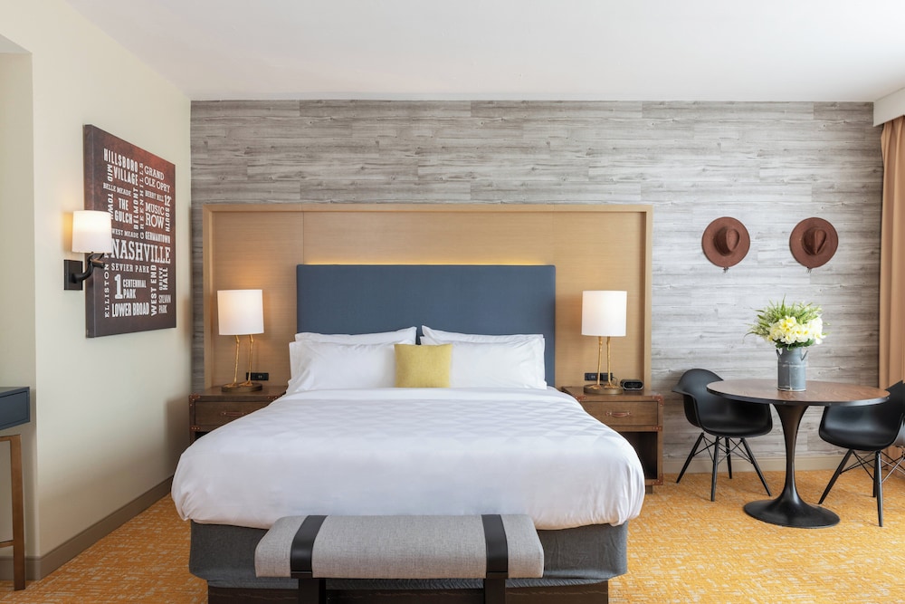 Concierge, Premium, King Bed, Top Floor