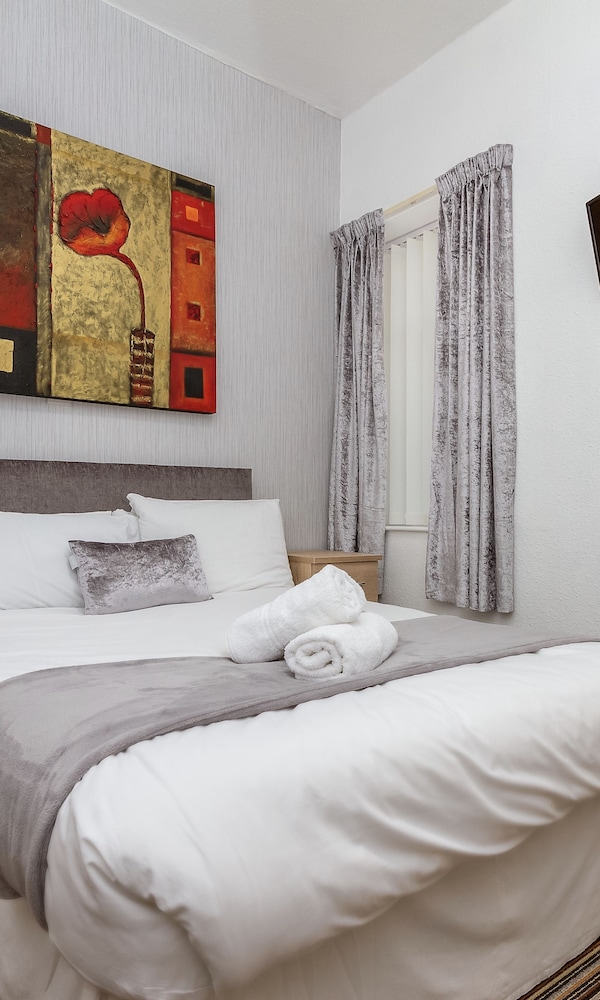 The New Sandringham Court Hotel & Norma Jeans Bar&Brasserie 13/50