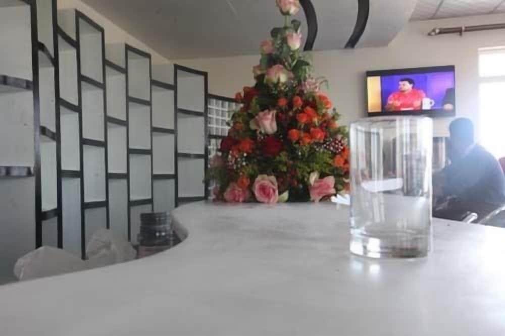 Tirar International Hotel 19/25