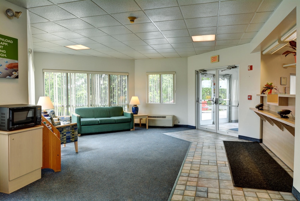 Motel6 Warwick, RI - Providence Airport - I-95 19/38
