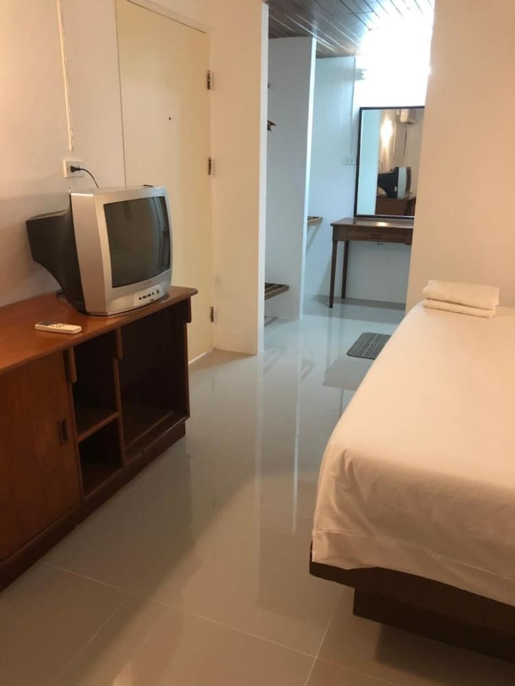 Paradorn Inn 13/19