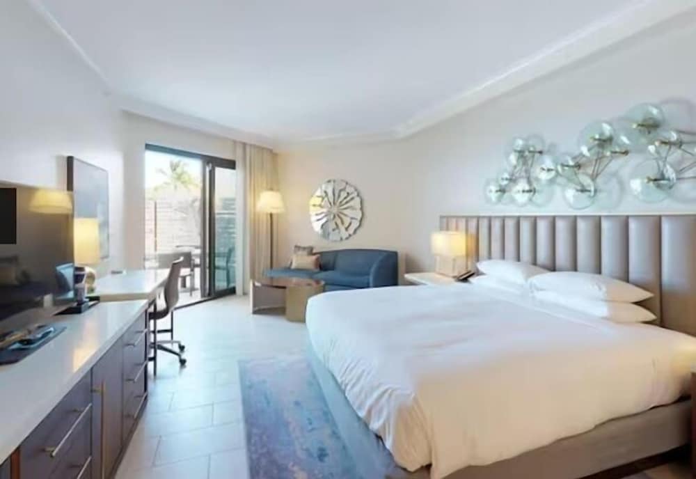 DELUXE, KING BED, OCEAN VIEW, SOFA