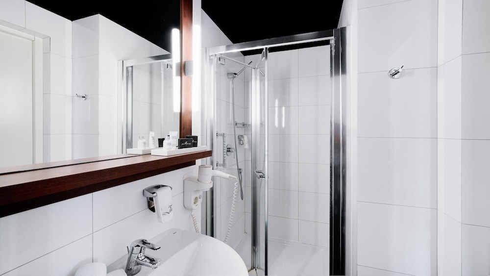 غرفة قياسية مفردة بسرير كوين، B&B Hotel Rzeszow Centrum 4/8