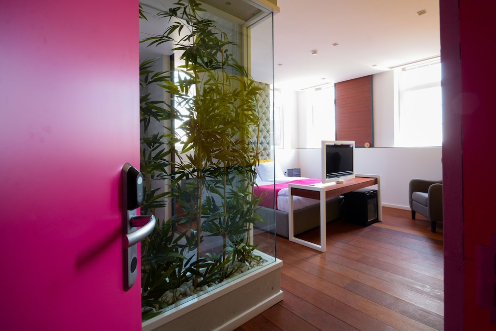 Boutique Rooms 7/50