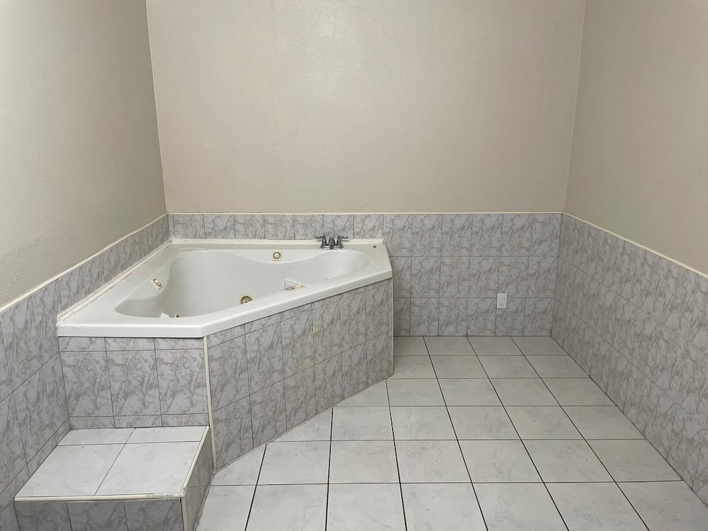 Colony Inn Buena Park 62/64