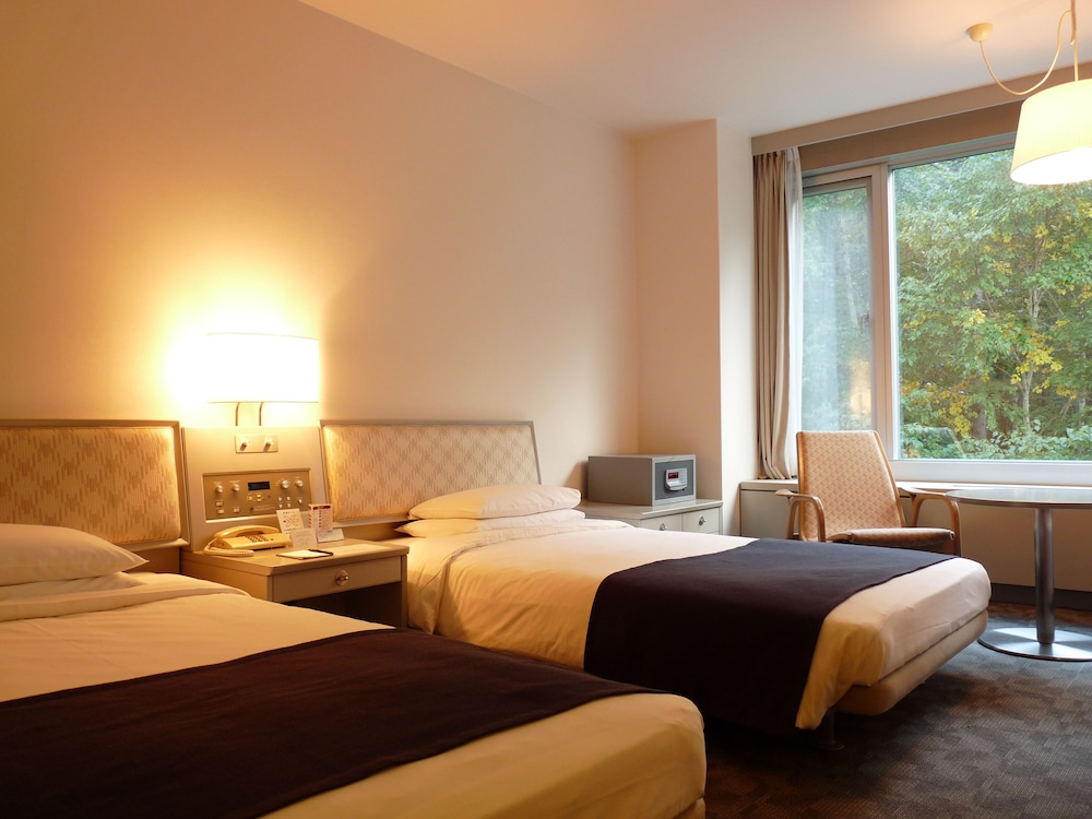 ROOM, TWIN BEDS, SMOKING