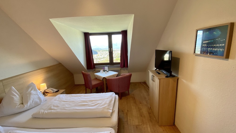 ROOM, KING BED, CITY VIEW