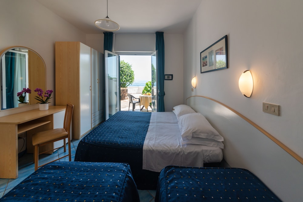 Hotel Villa Ireos 14/50