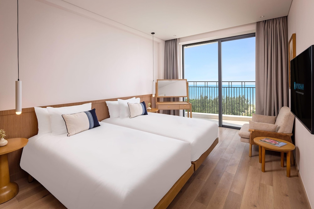 Wyndham Royal Beachfront Resort & Spa Hoi An Danang 22/59