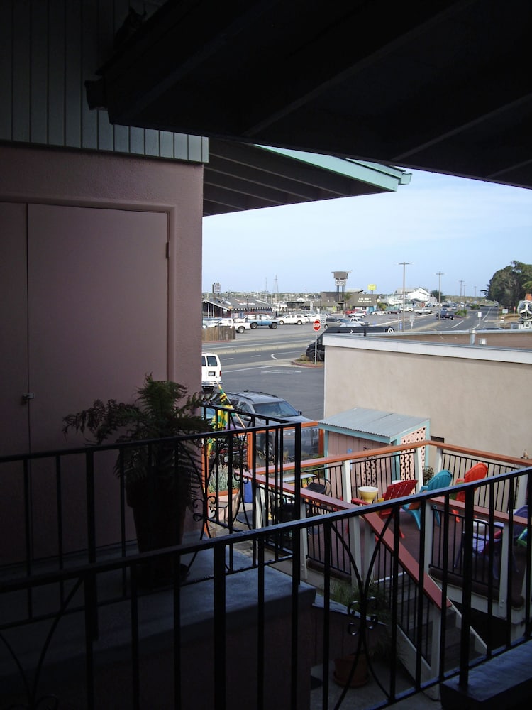 Bayfront Inn At The Waterfront 38/46