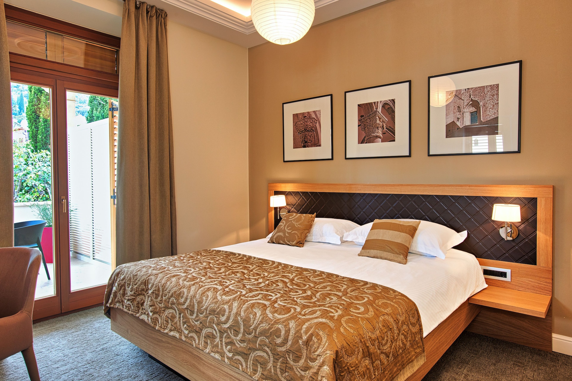 DELUXE, DOUBLE BED, BALCONY