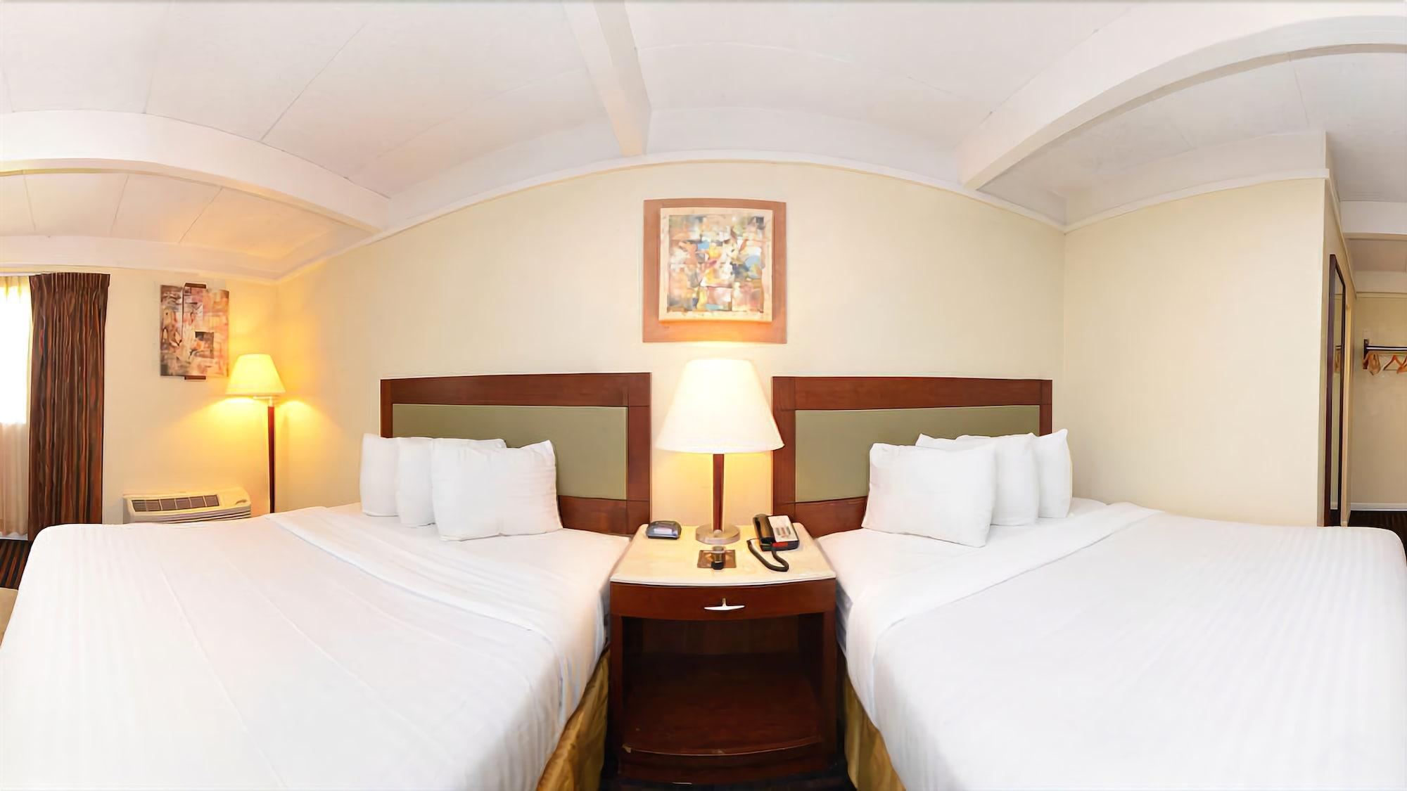 Lexington Inn And Suites-N.W. Chicago/Elgin 6/20