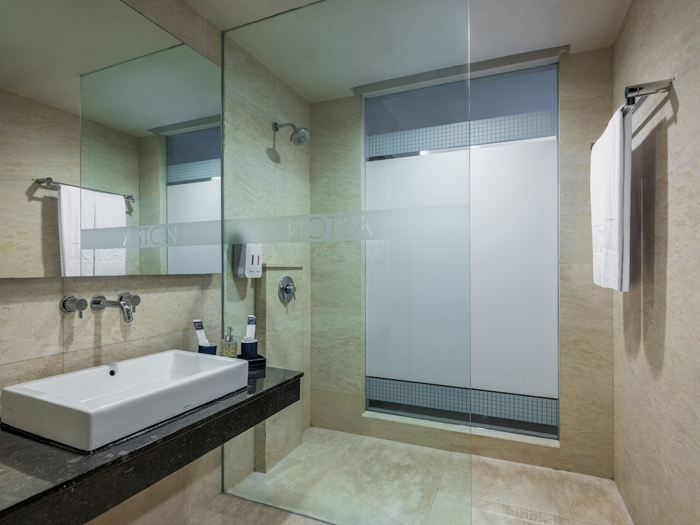 Aston Makassar Hotel and Convention Center 44/48