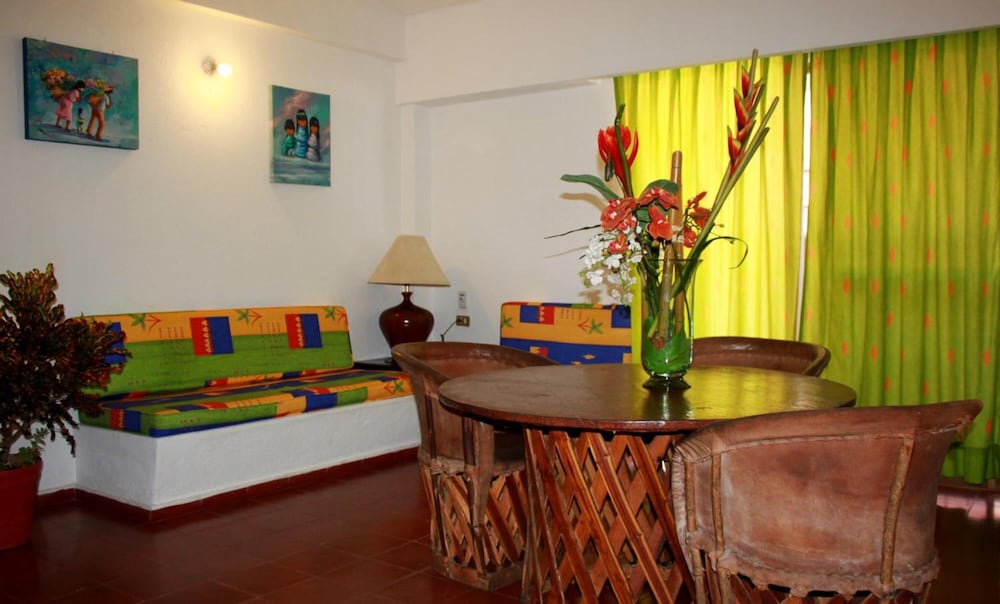 Suites Plaza del Río 43/73