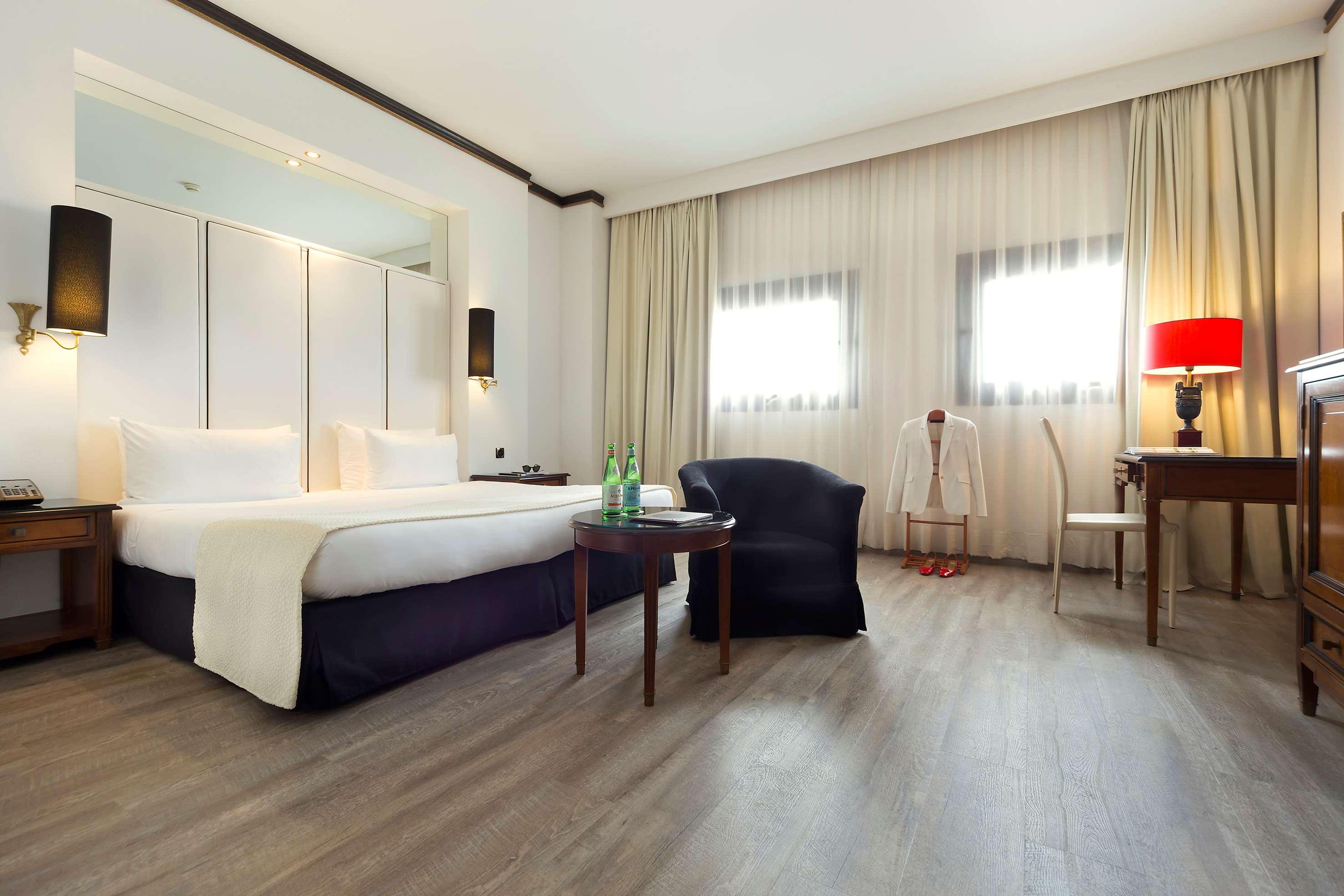 Guest Room, Premium