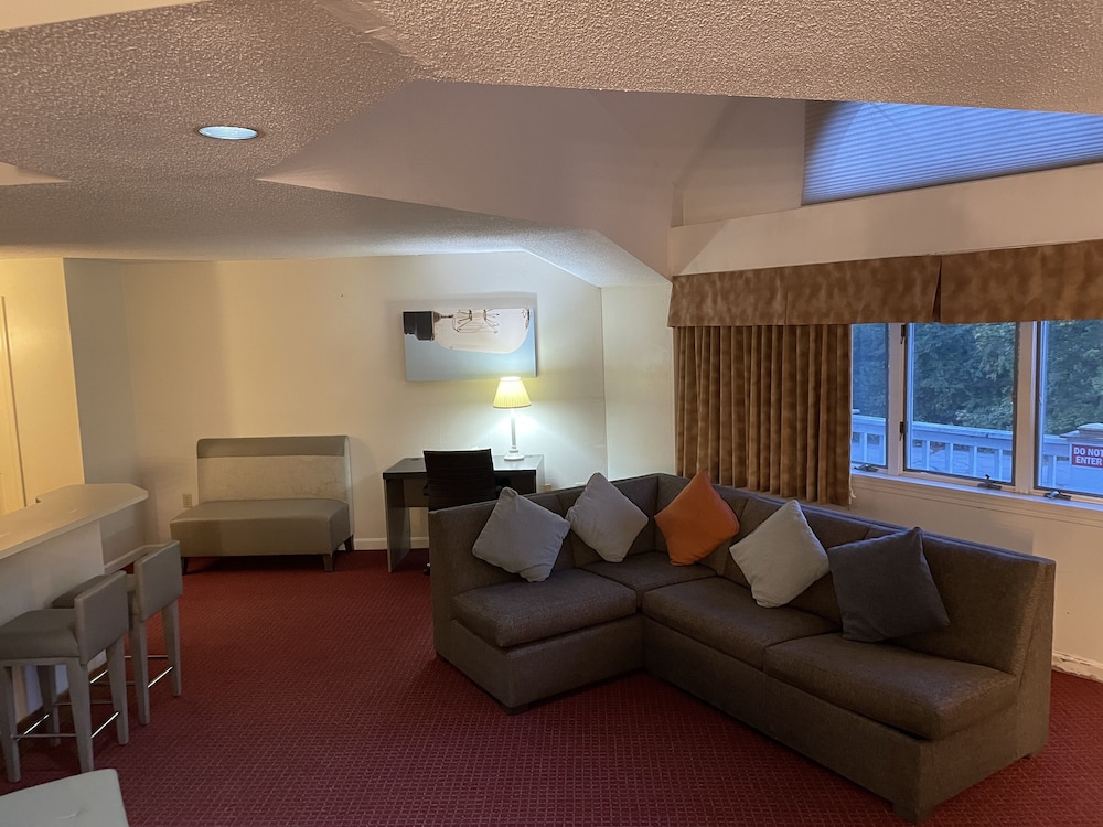 Gold Star Inn Suites 23/40