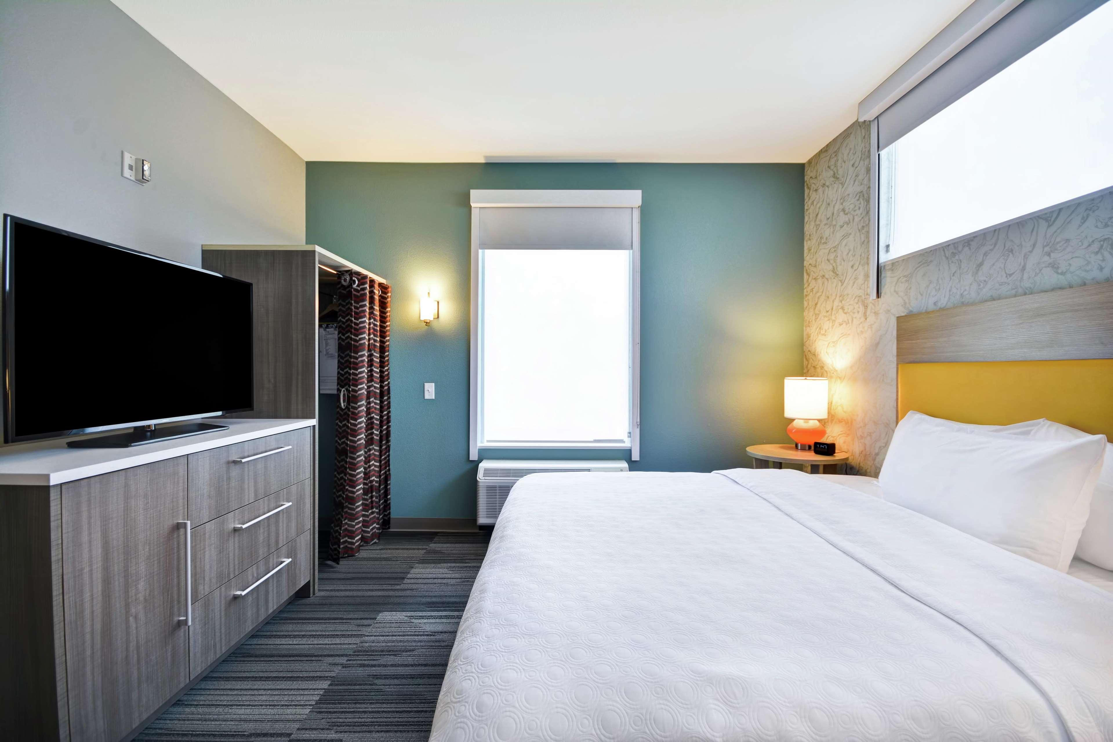 Suite, King Bed