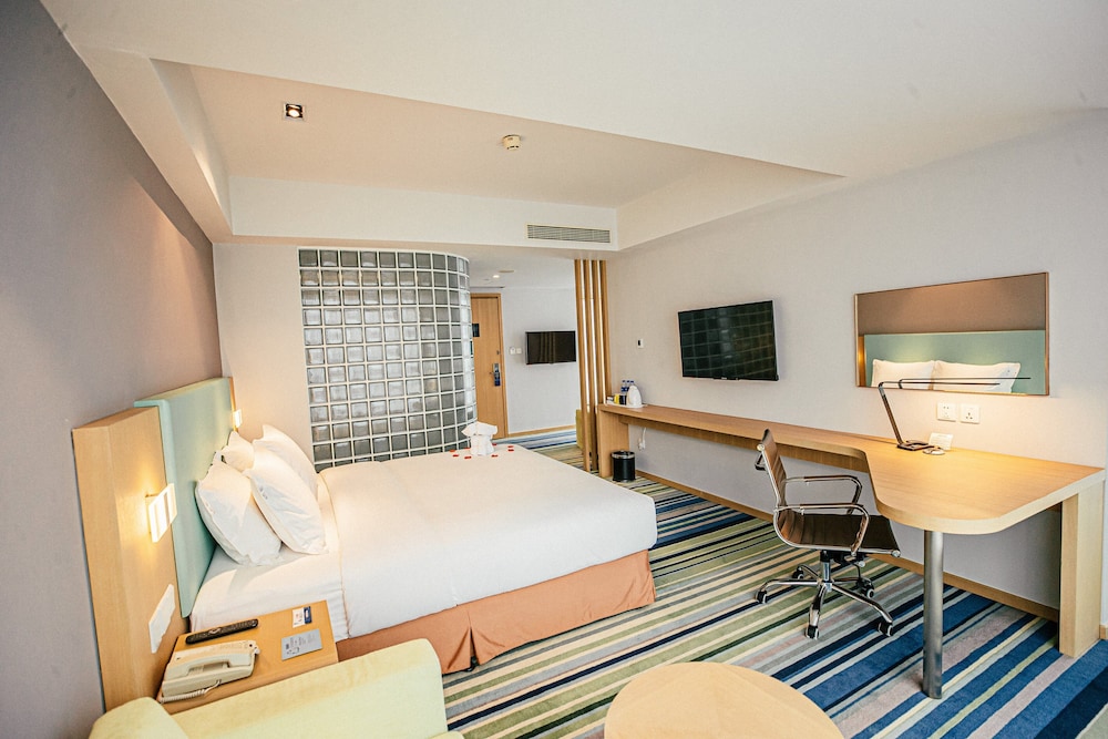 Holiday Inn Express Yingkou Onelong Plaza 18/48