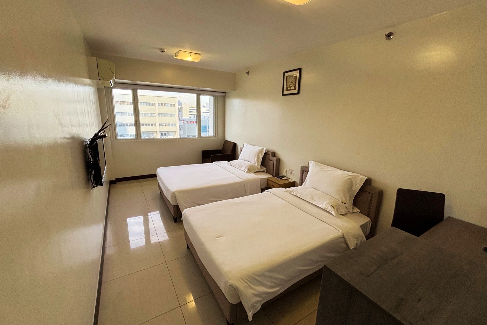 Deluxe, Balcony