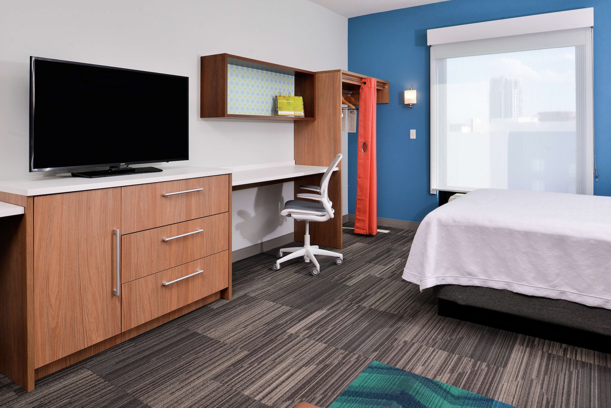 STUDIO, QUEEN BED