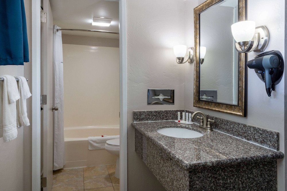 Travelodge by Wyndham Florence 49/53