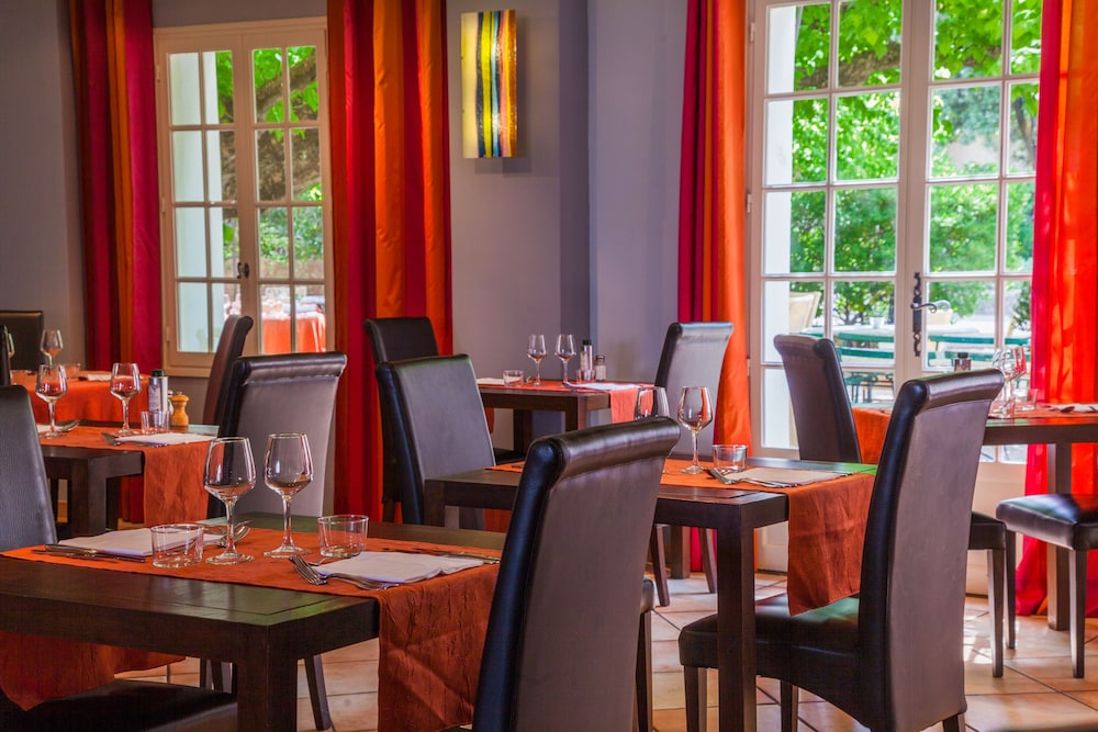HOTEL LE PETIT MANOIR REST. LA TONNELLE 20/27