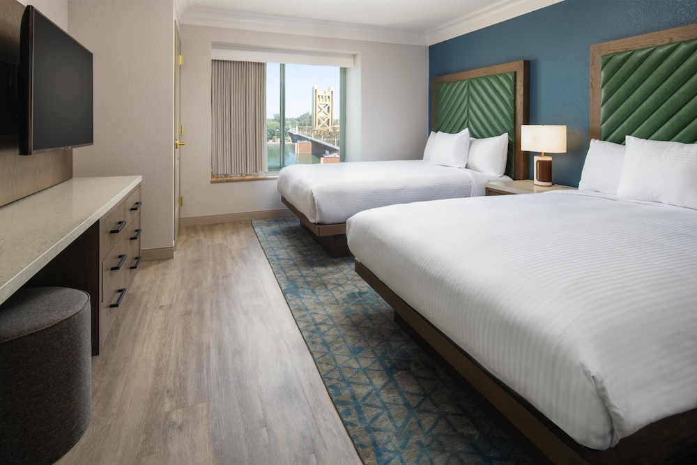 2 ROOMS, SUITE, 2 QUEEN BEDS, RIVER VIEW, ACCESSIBLE