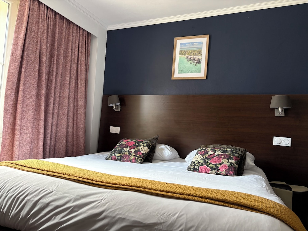 SUPERIOR, QUEEN BED