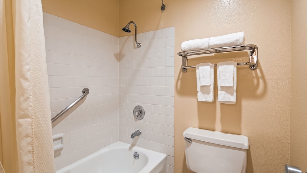 SureStay Plus Hotel by Best Western Sacramento North 18/32