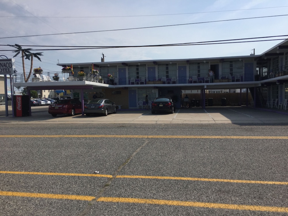 Monaco Motel 33/46