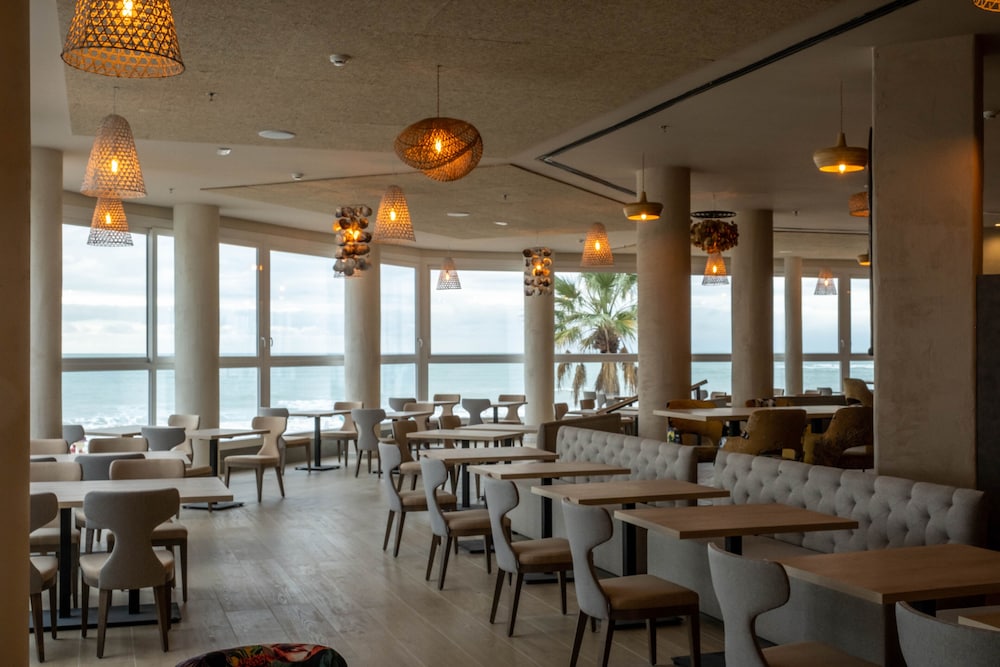 Hotel Cadiz Bahia 73/86
