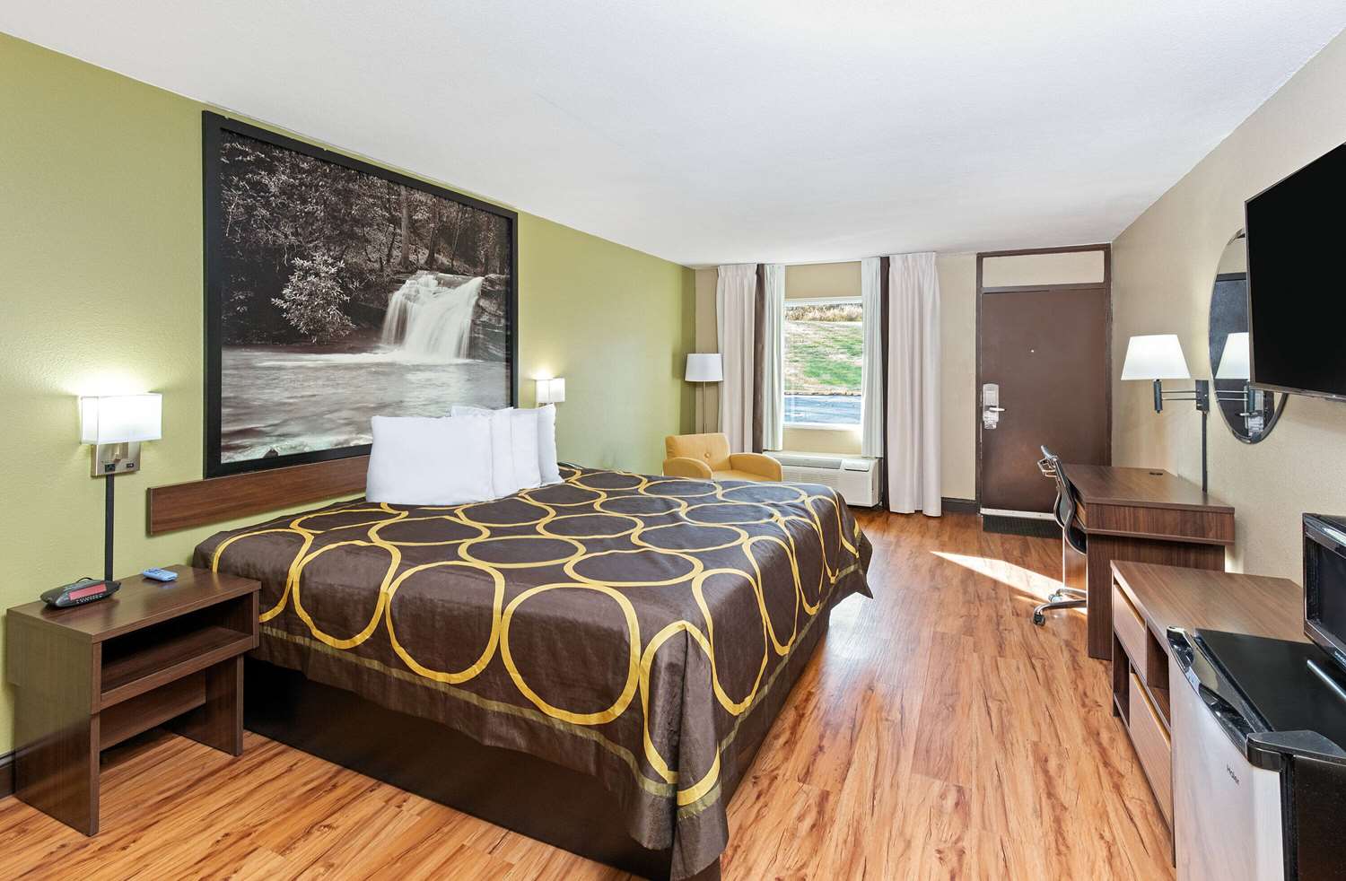 Super 8 By Wyndham Kingsport 7/25
