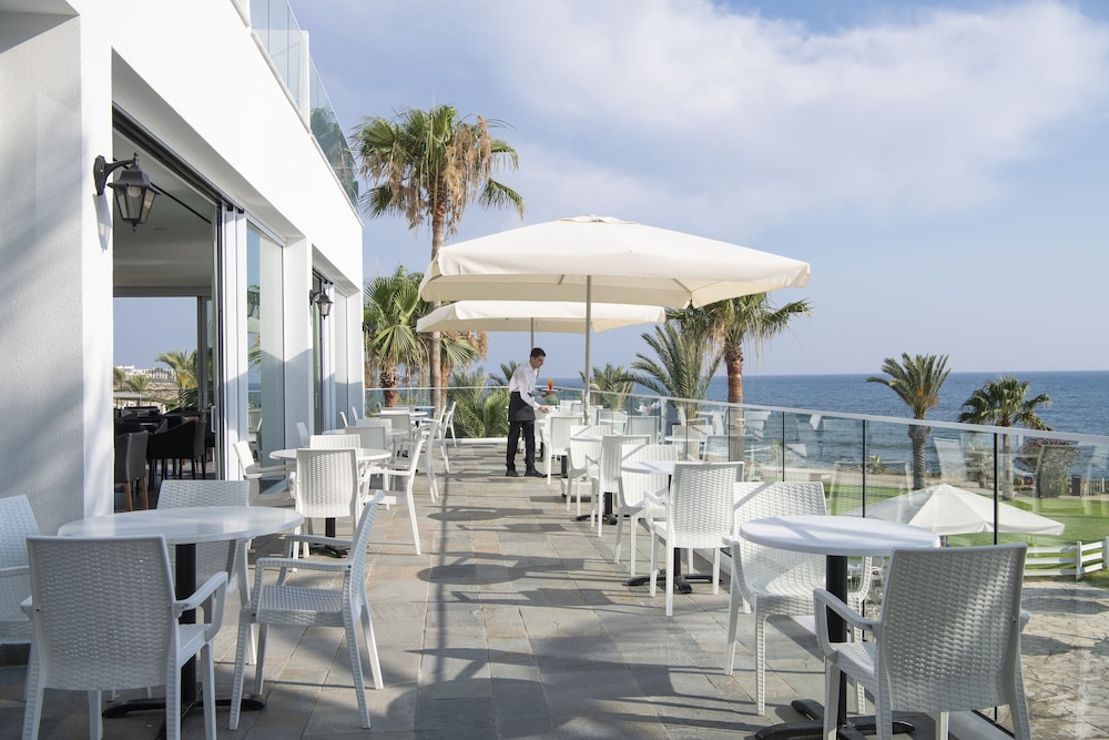 Akti Beach Hotel & Village Resort 34/68