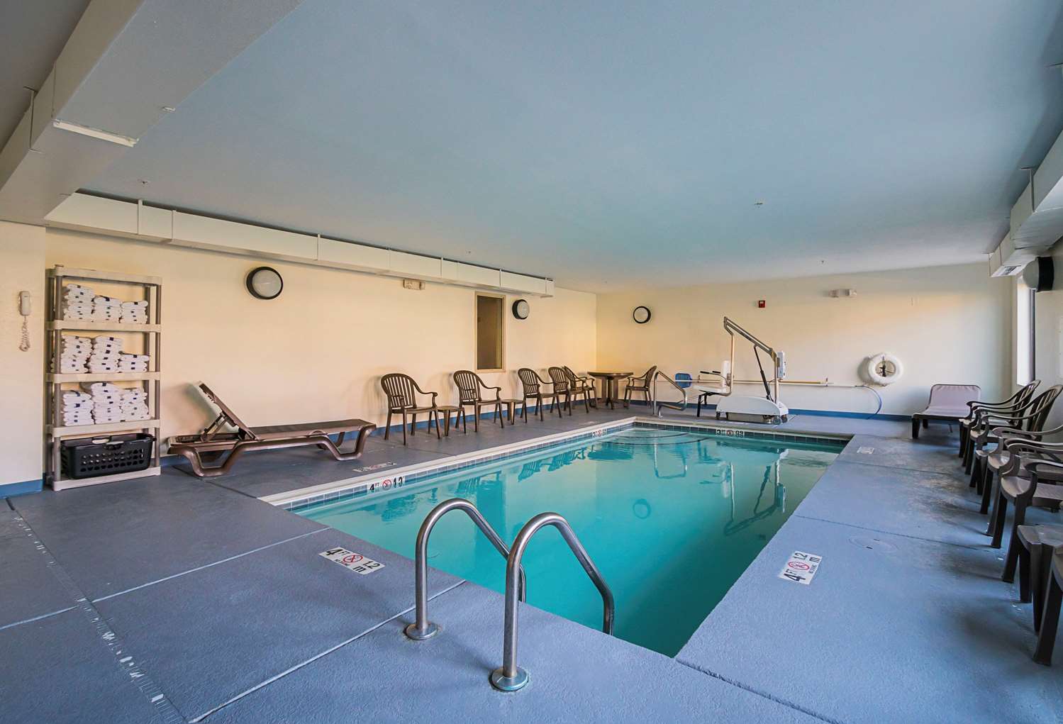 Sleep Inn & Suites Manchester 10/15
