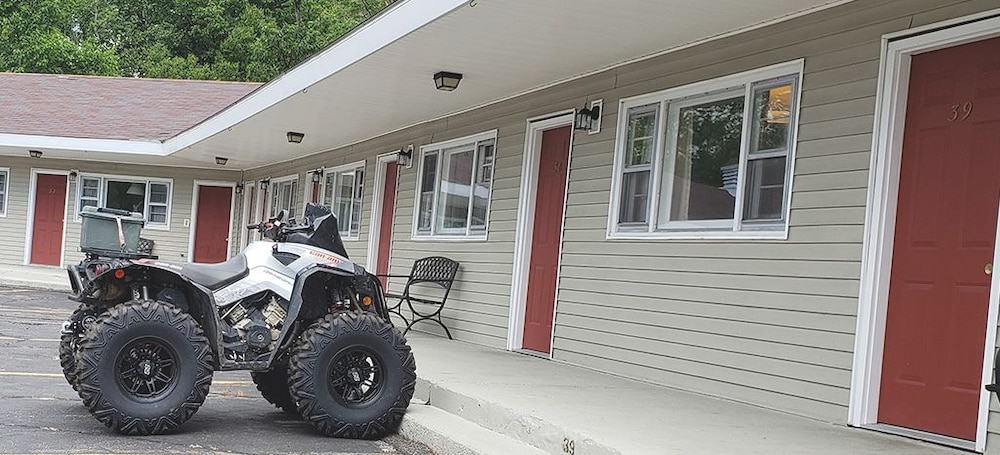 Gorham Motor Inn 49/58
