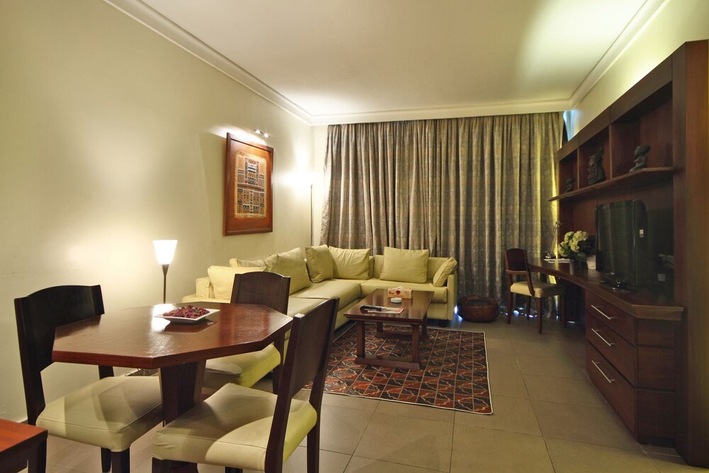 Presidential Hotel 28/50